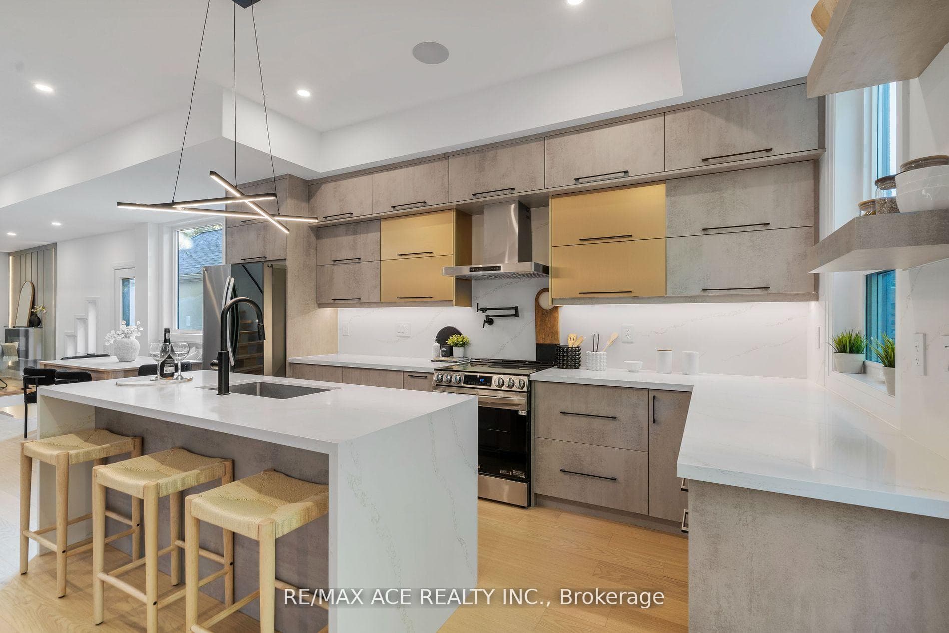 153 King Edward Avenue photo 17