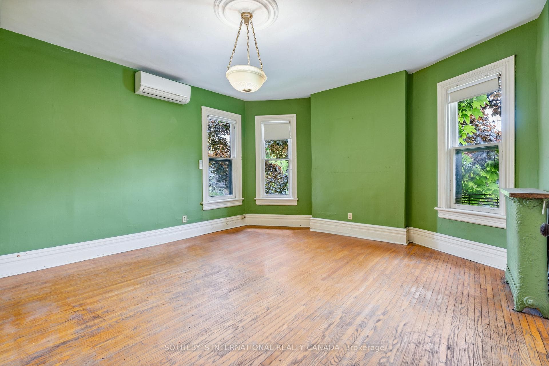 95 Howland Avenue photo 8
