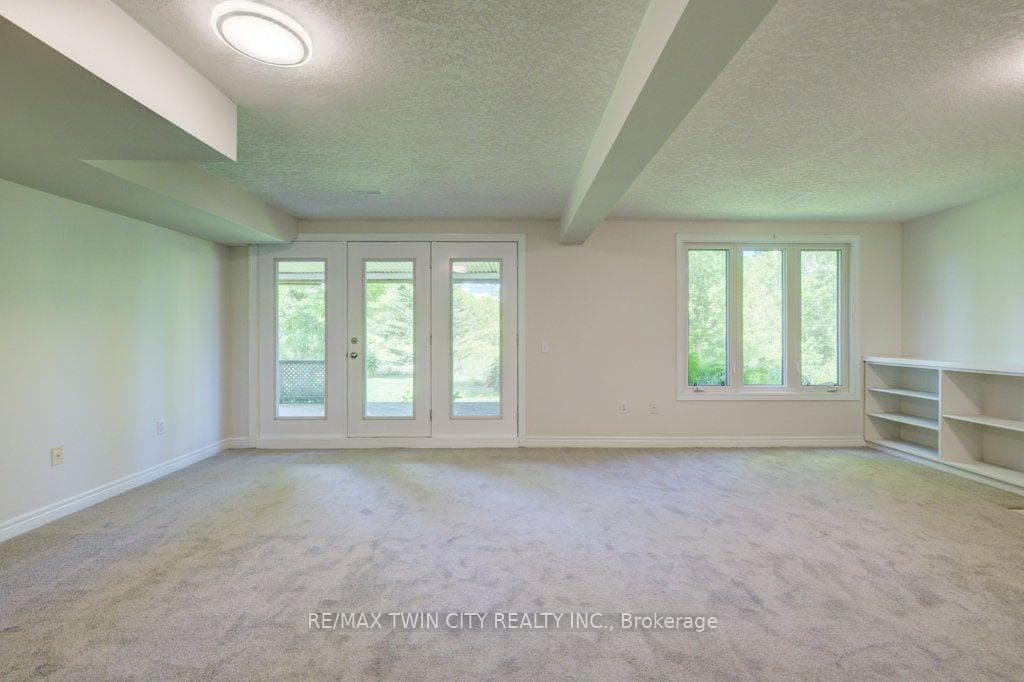670 Salzburg Drive photo 31