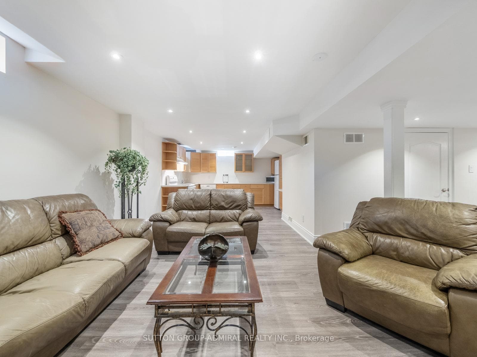77 Arrowood Crescent photo 33