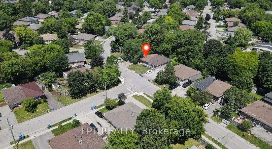 43 Newbury Drive photo 26