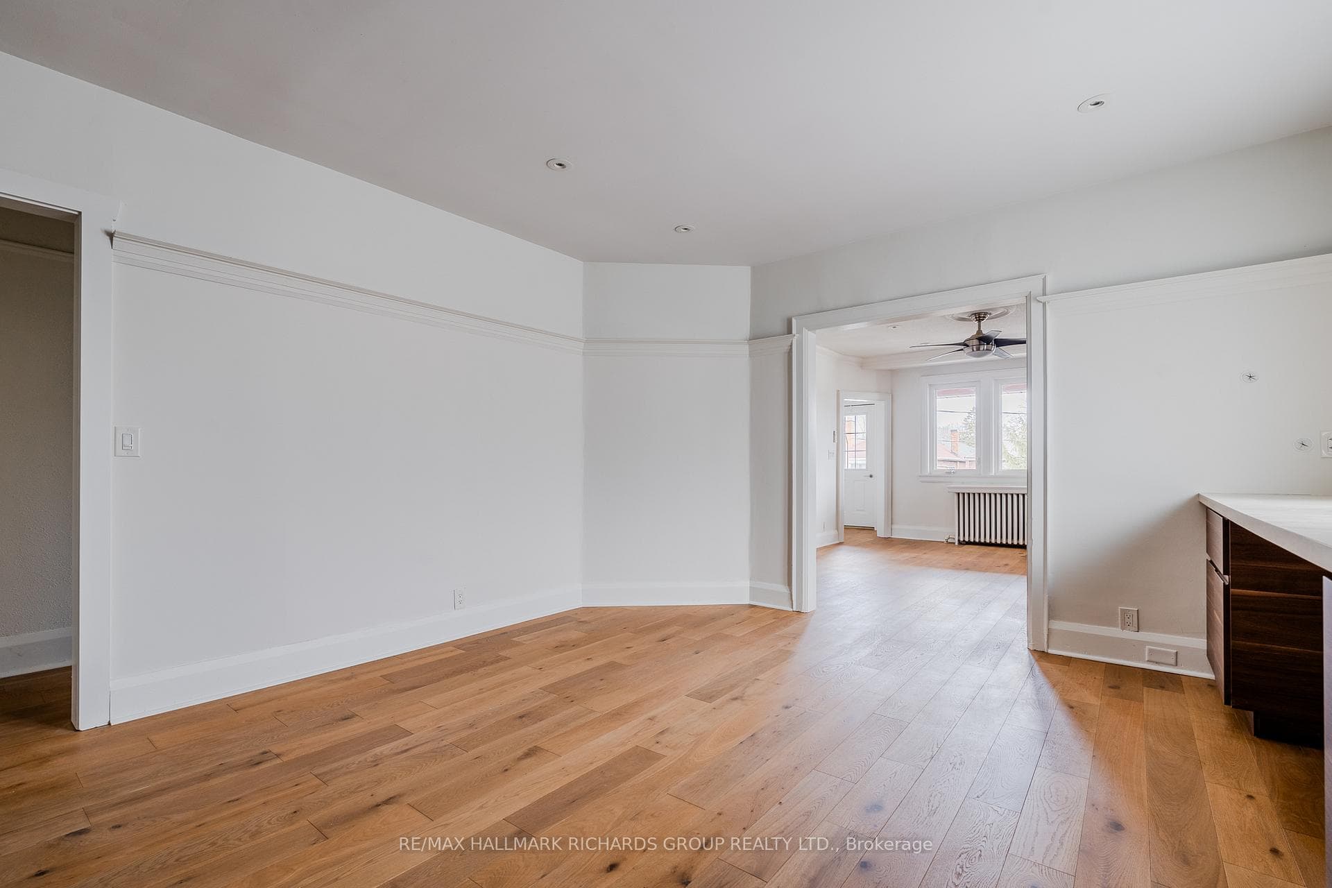 82 Wineva Avenue Unit Upper photo 13