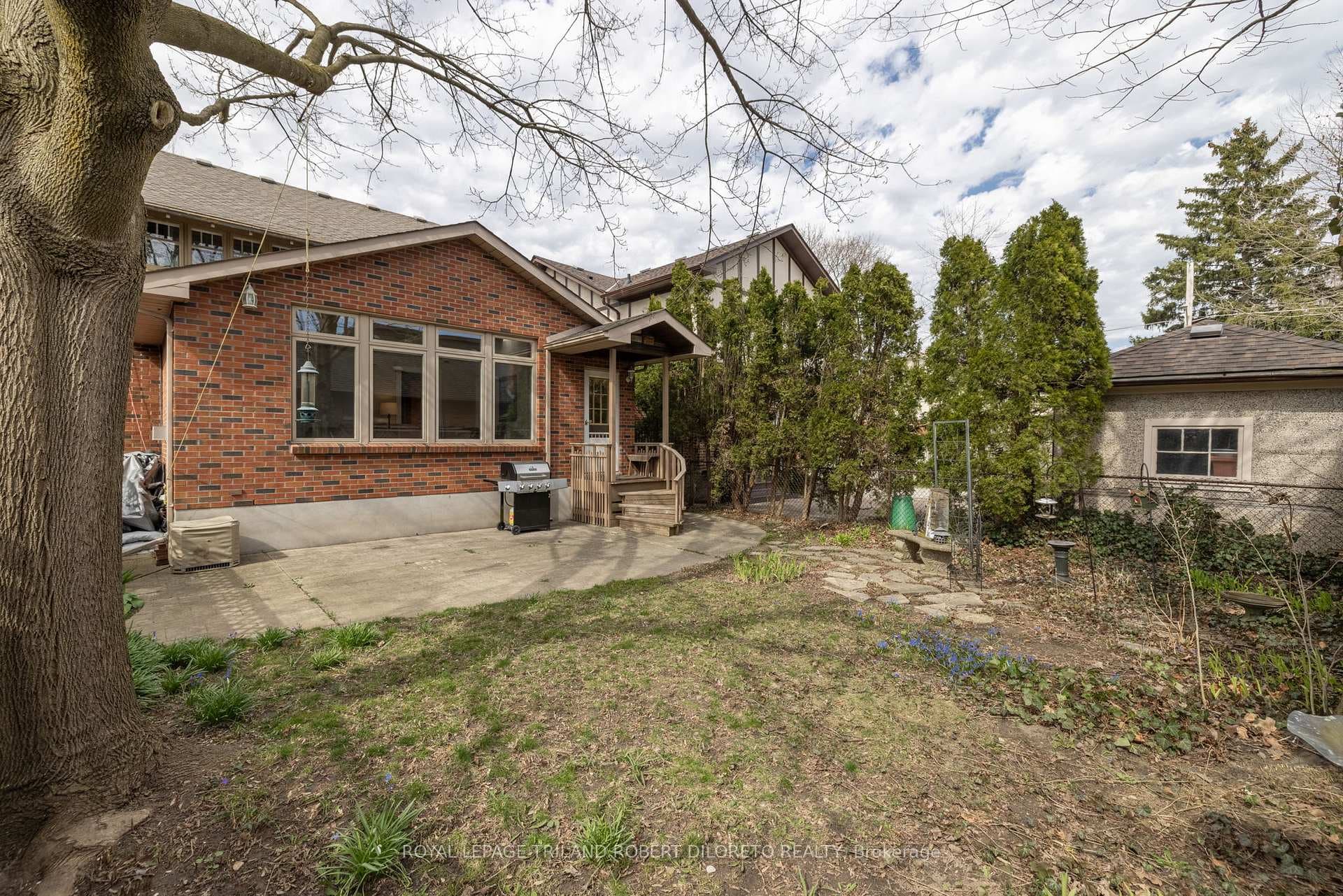 439 Victoria Street photo 28
