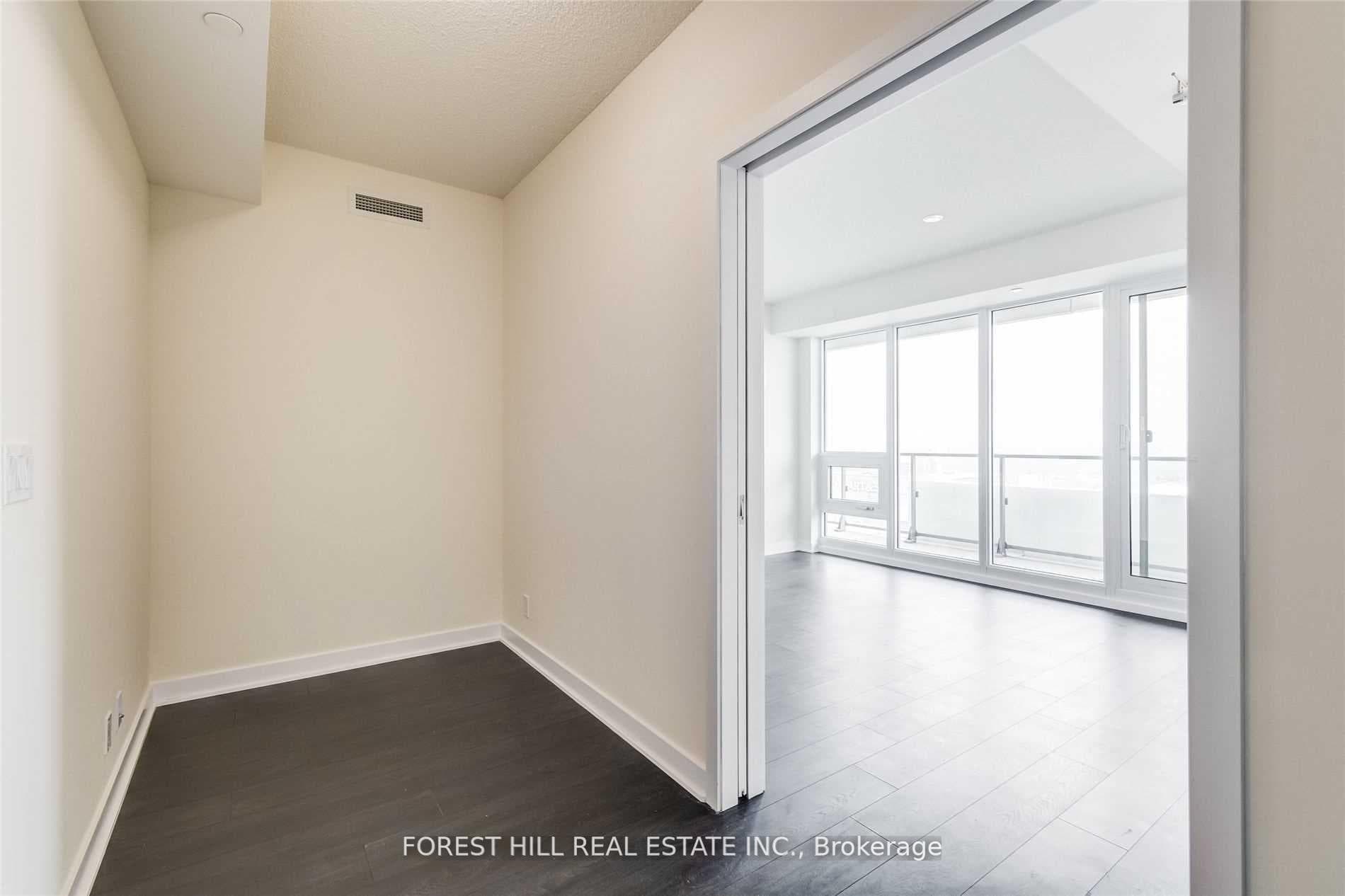 2221 Yonge Street Unit 5501 photo 5