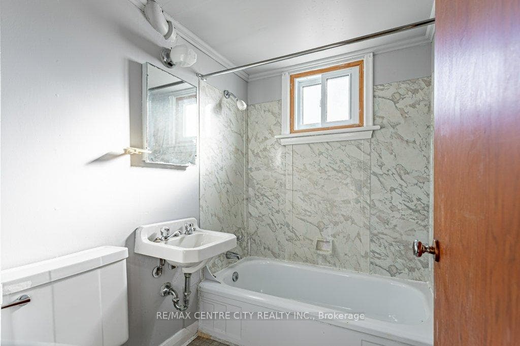 1429 Brydges Street photo 20