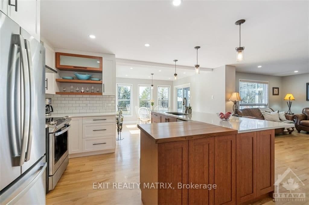 1720 GROVES Road photo 4
