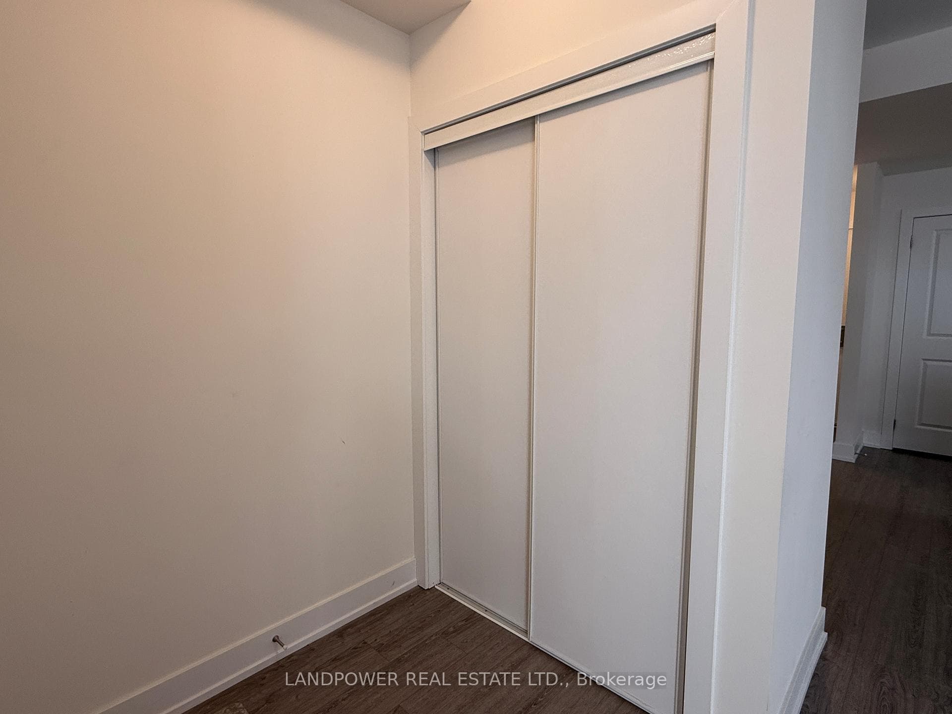 9 Phelps Lane Unit 15 photo 4