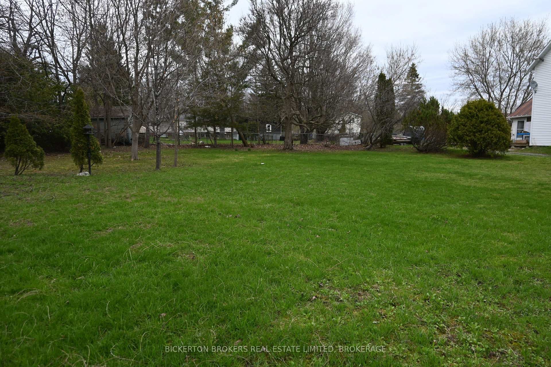 20 Grand Trunk Avenue photo 4