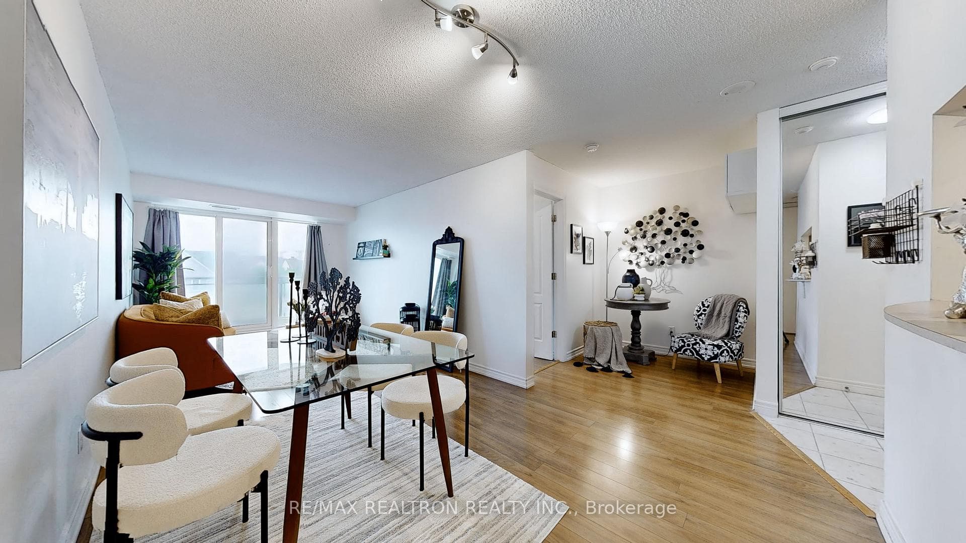 399 South Park Road Unit 503 photo 9
