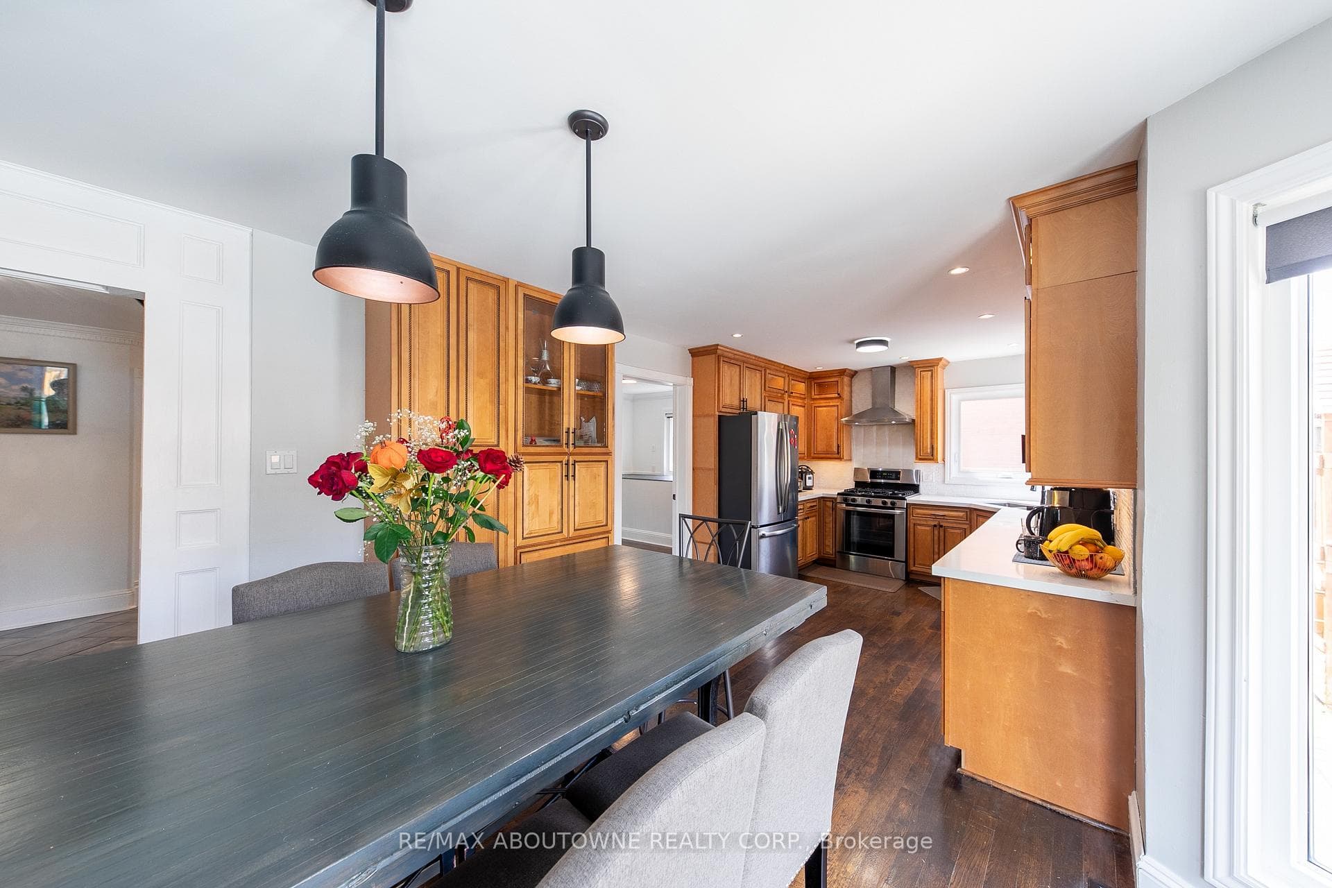 189 River Oaks Boulevard Unit Upper photo 9