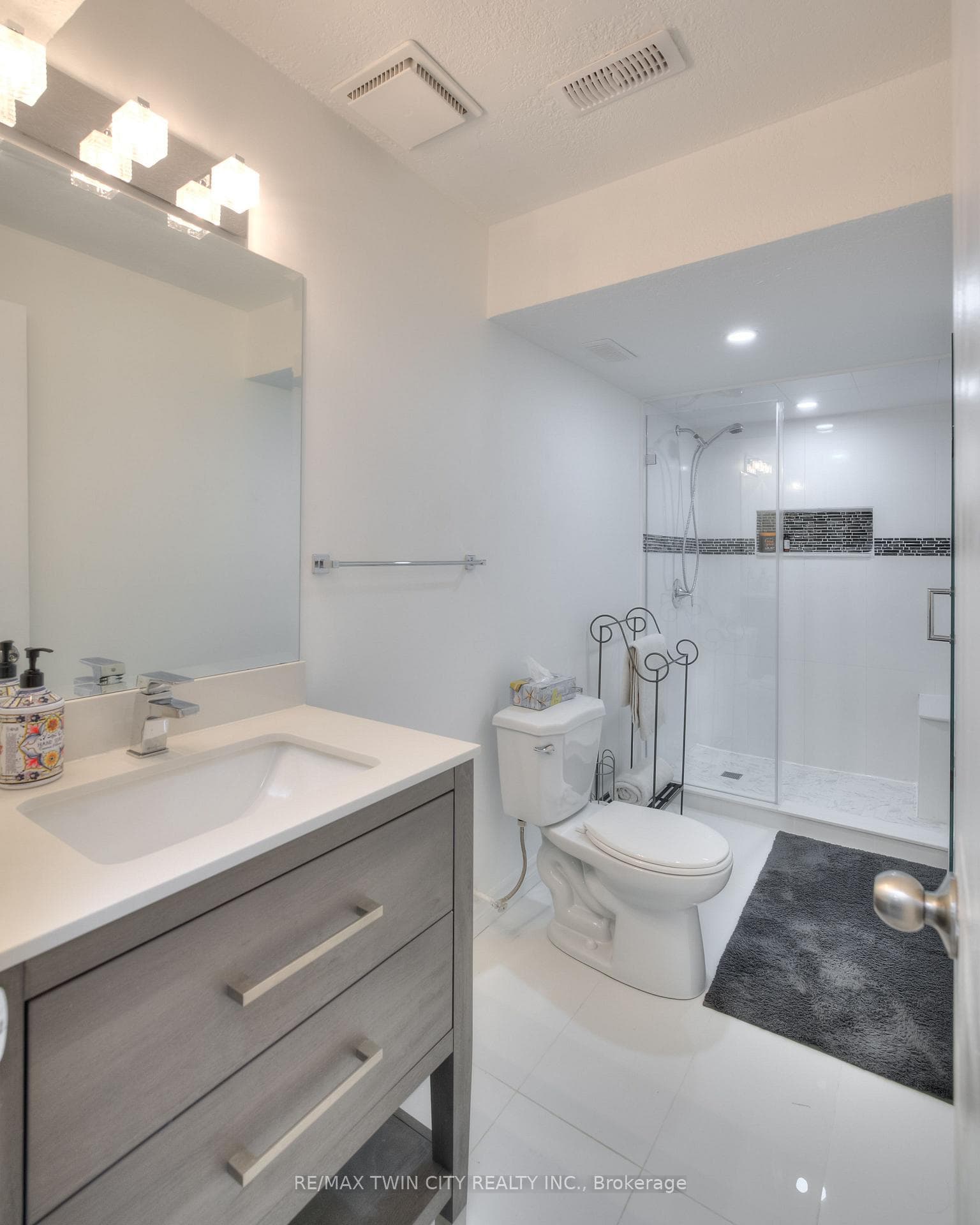 49 Hoddle Crescent photo 28