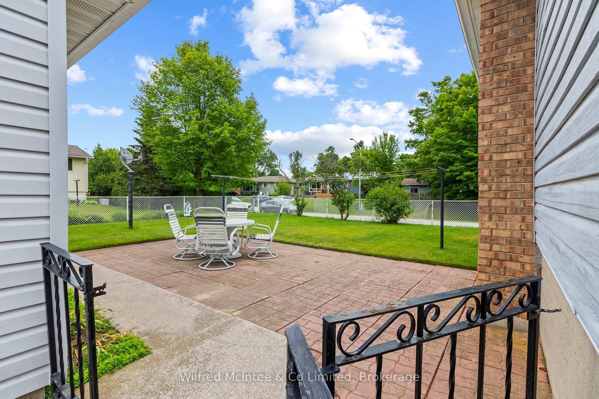 455 Bruce Street photo 6