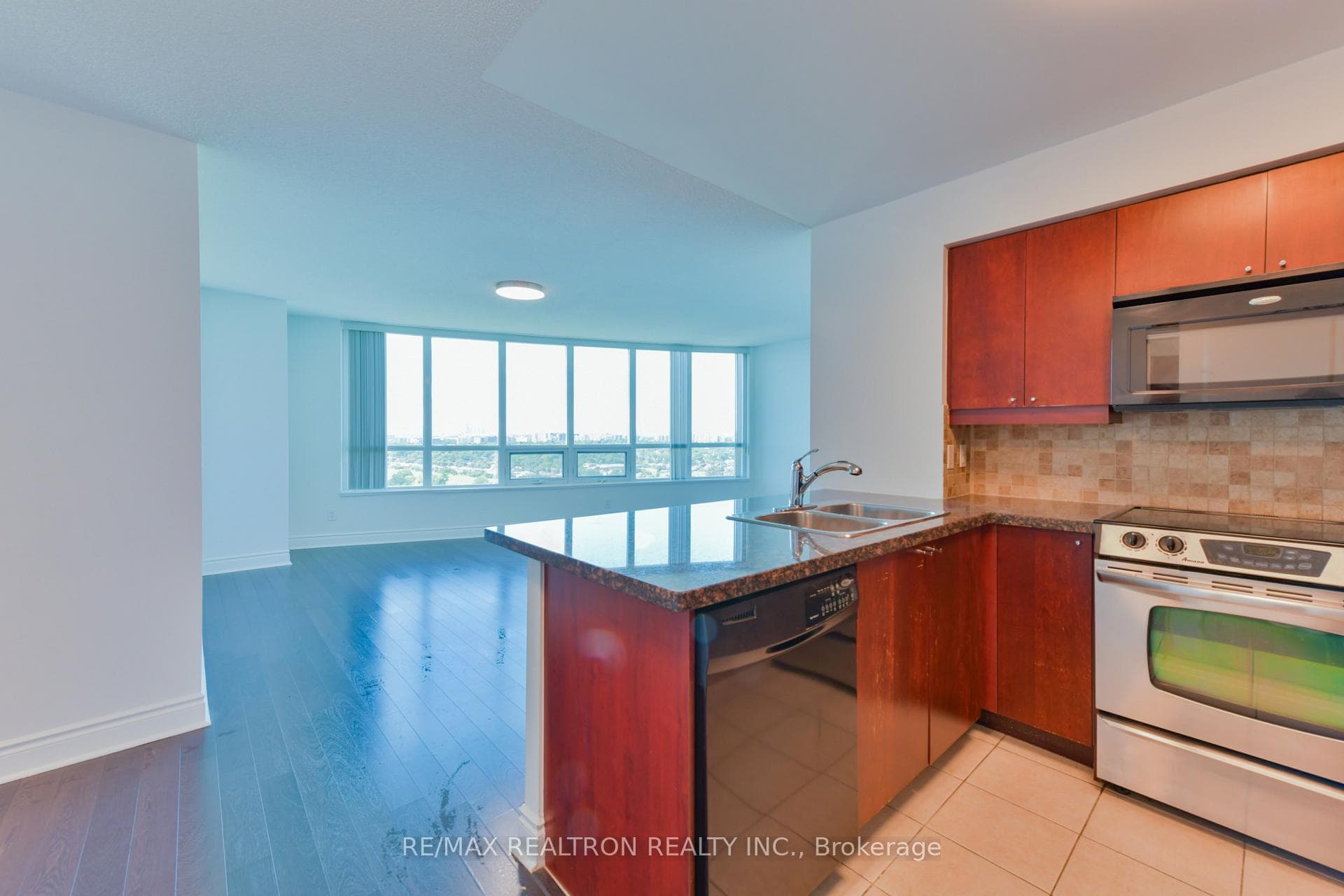 25 Greenview Avenue Unit 1919 photo 5