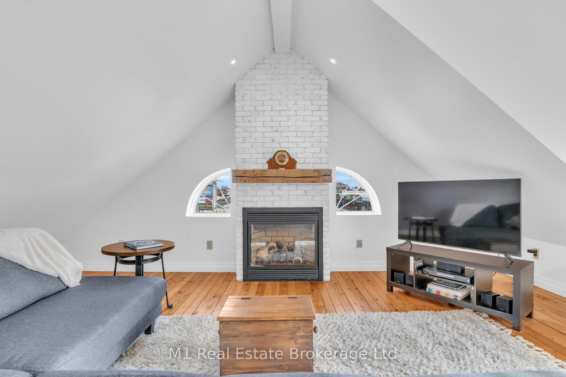 695 TOWER Street photo 38