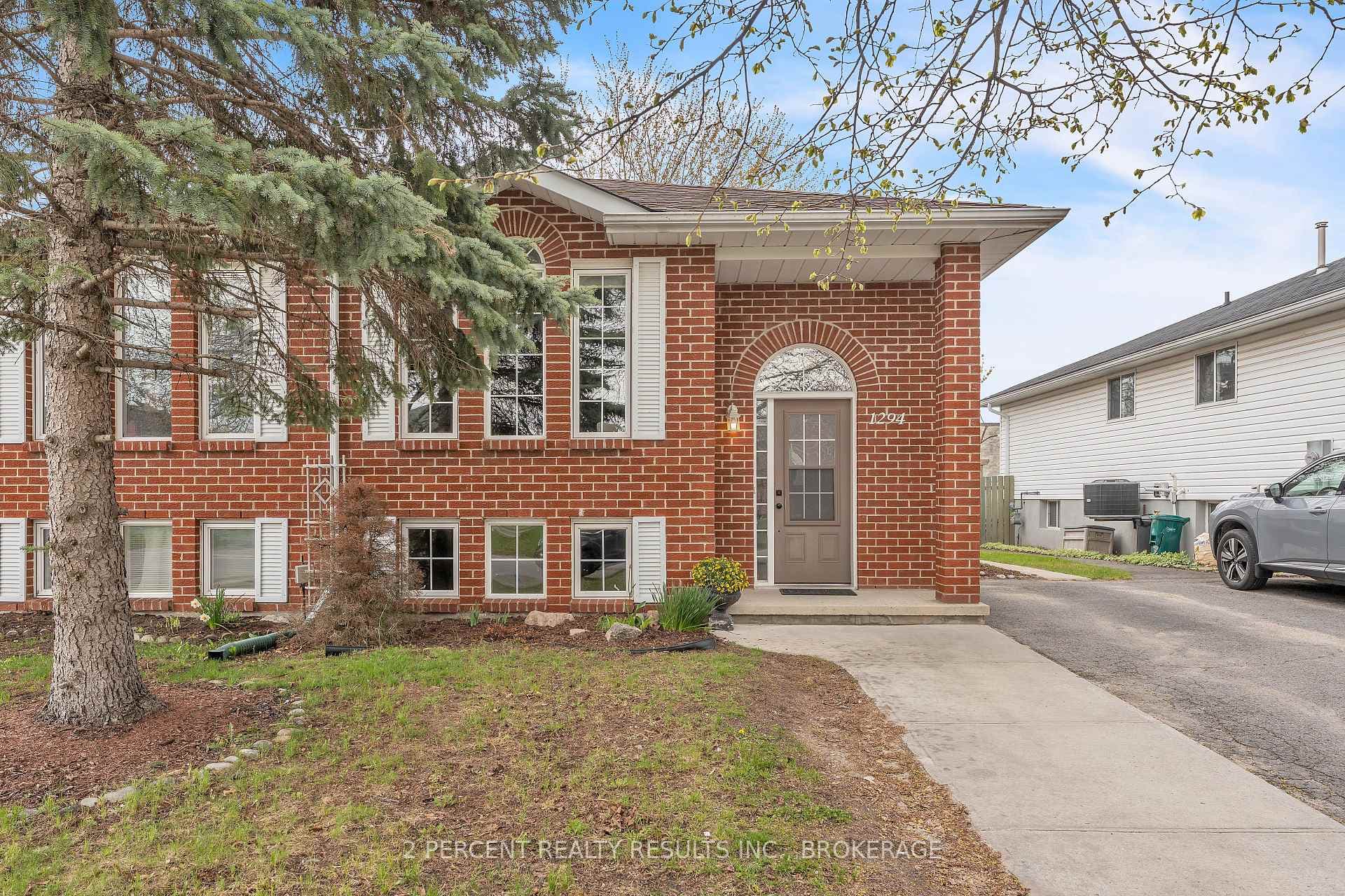 1294 Brackenwood Crescent photo 2