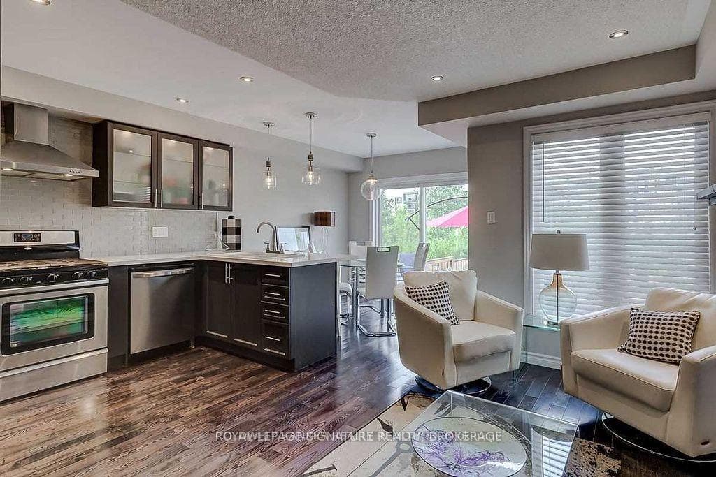 1347 Menefy Place photo 4