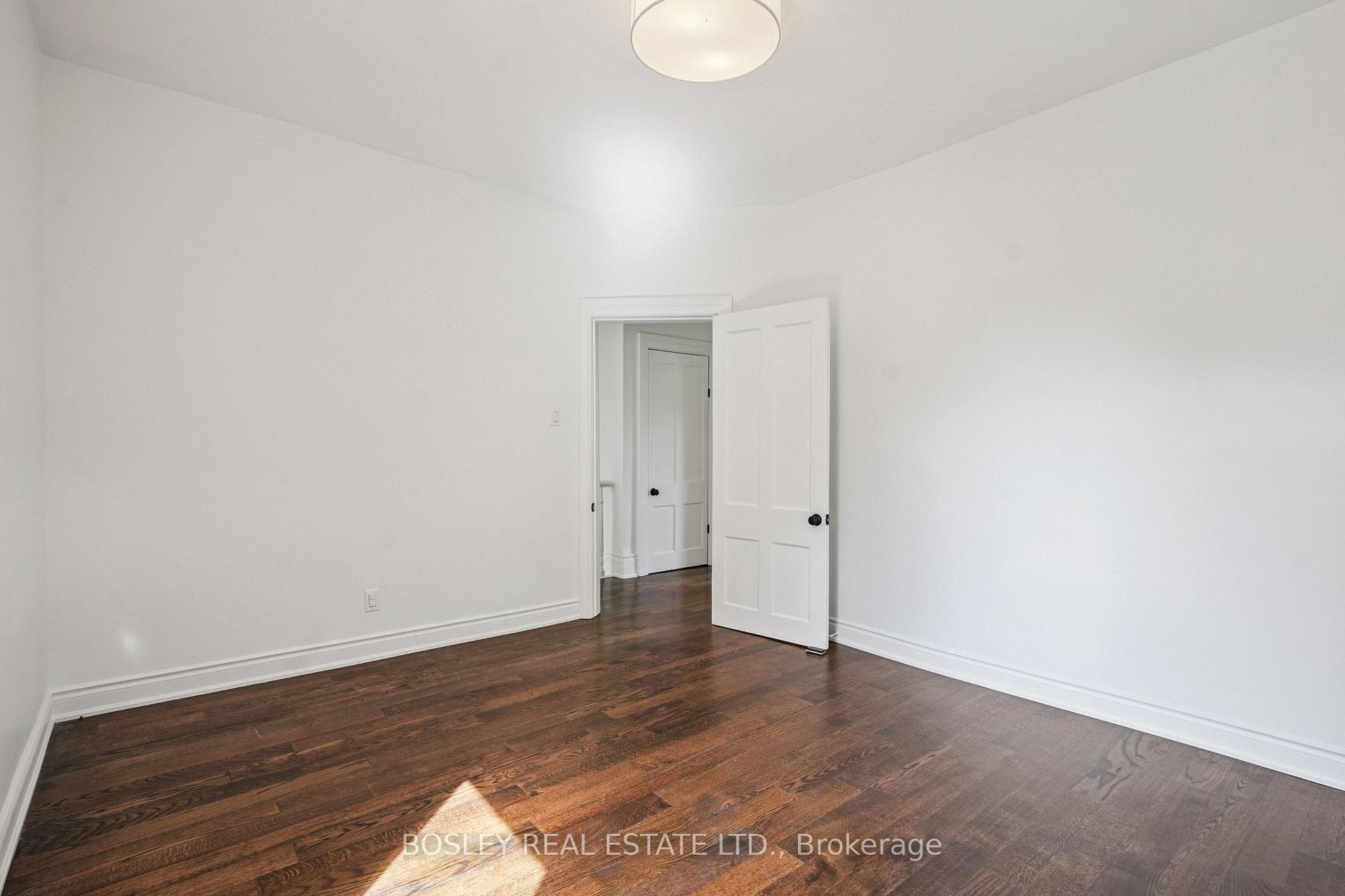 520 Manning Avenue photo 41