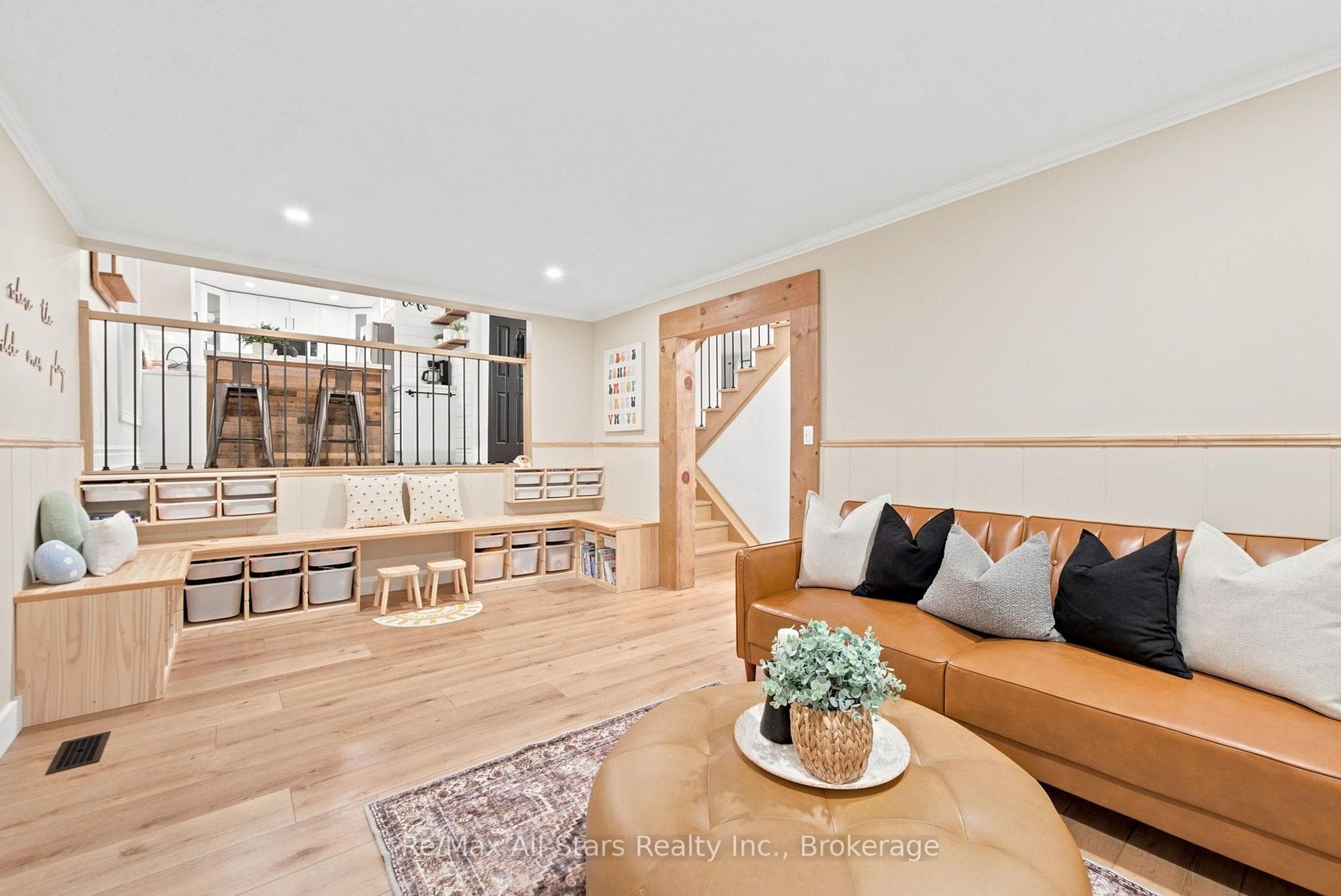 29 Applewood Crescent photo 6