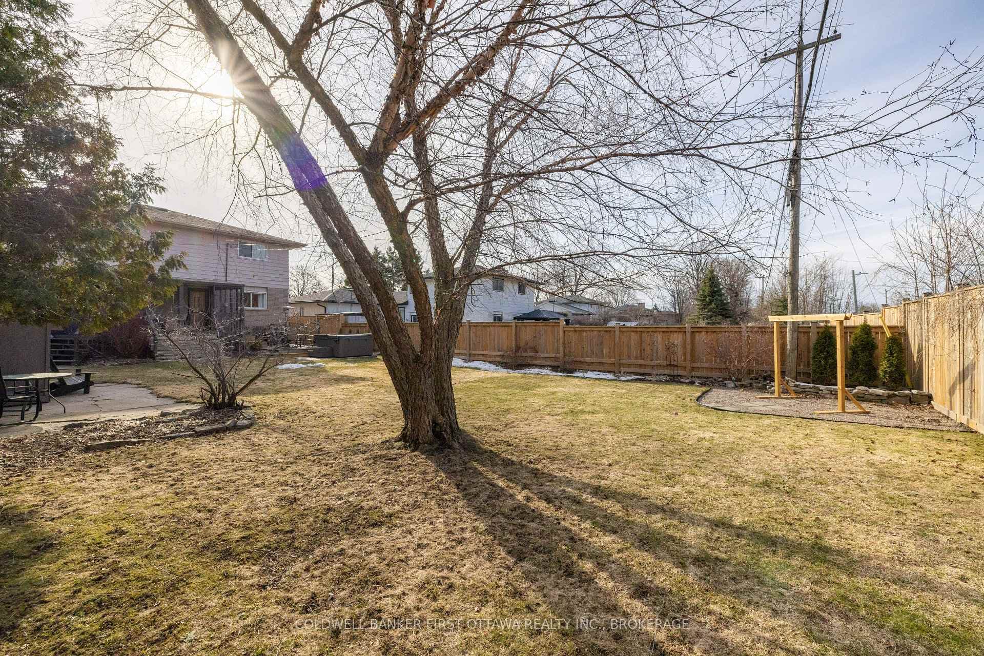 695 Laidlaw Crescent photo 43