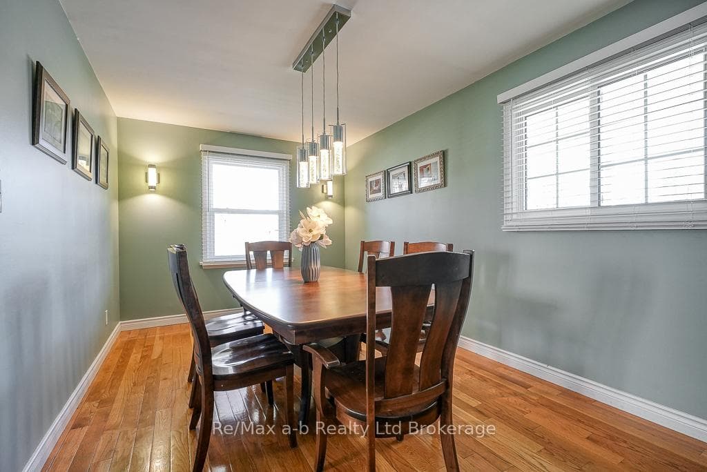 113 Lyndale Crescent photo 18
