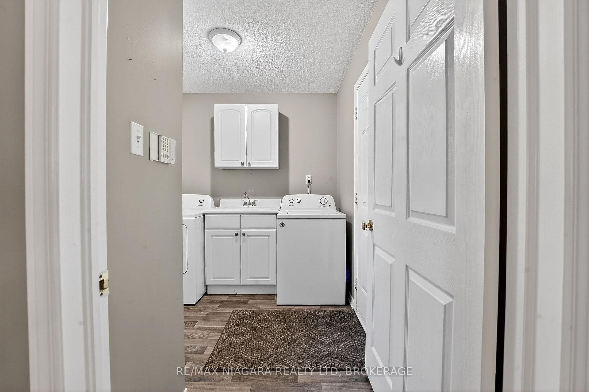 98 Silvercrest Court photo 13