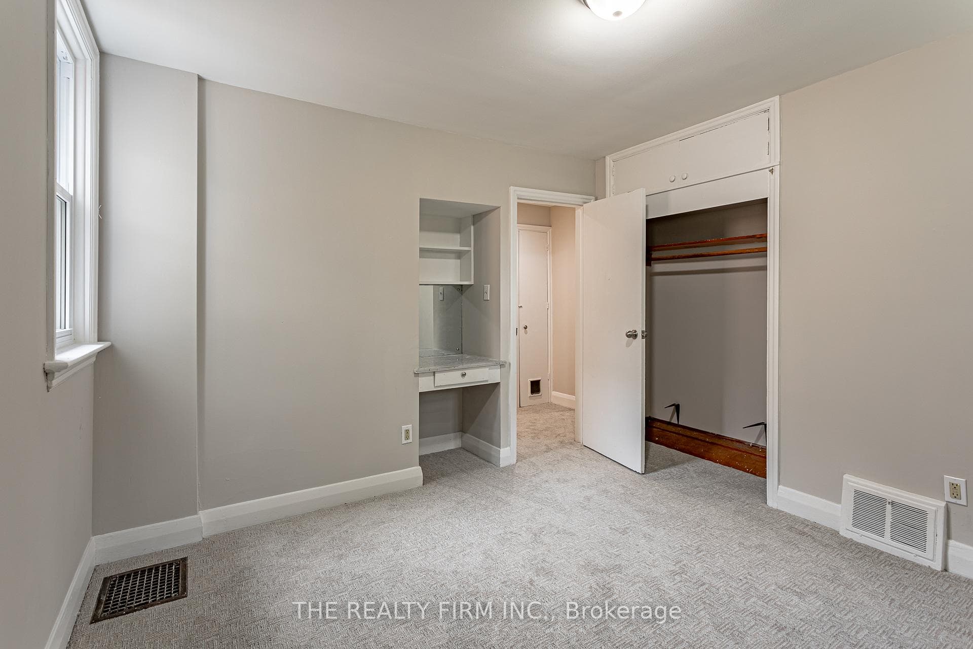 624 Grosvenor Street photo 22