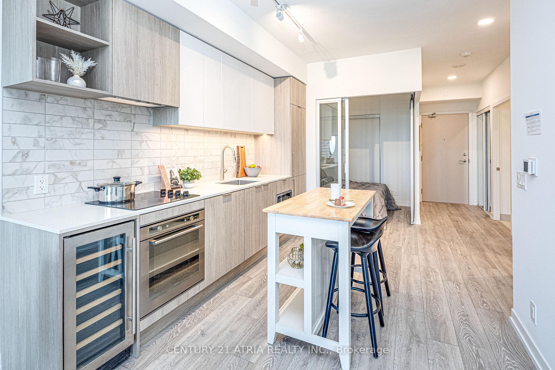 2020 Bathurst Street Unit 1702 photo 2