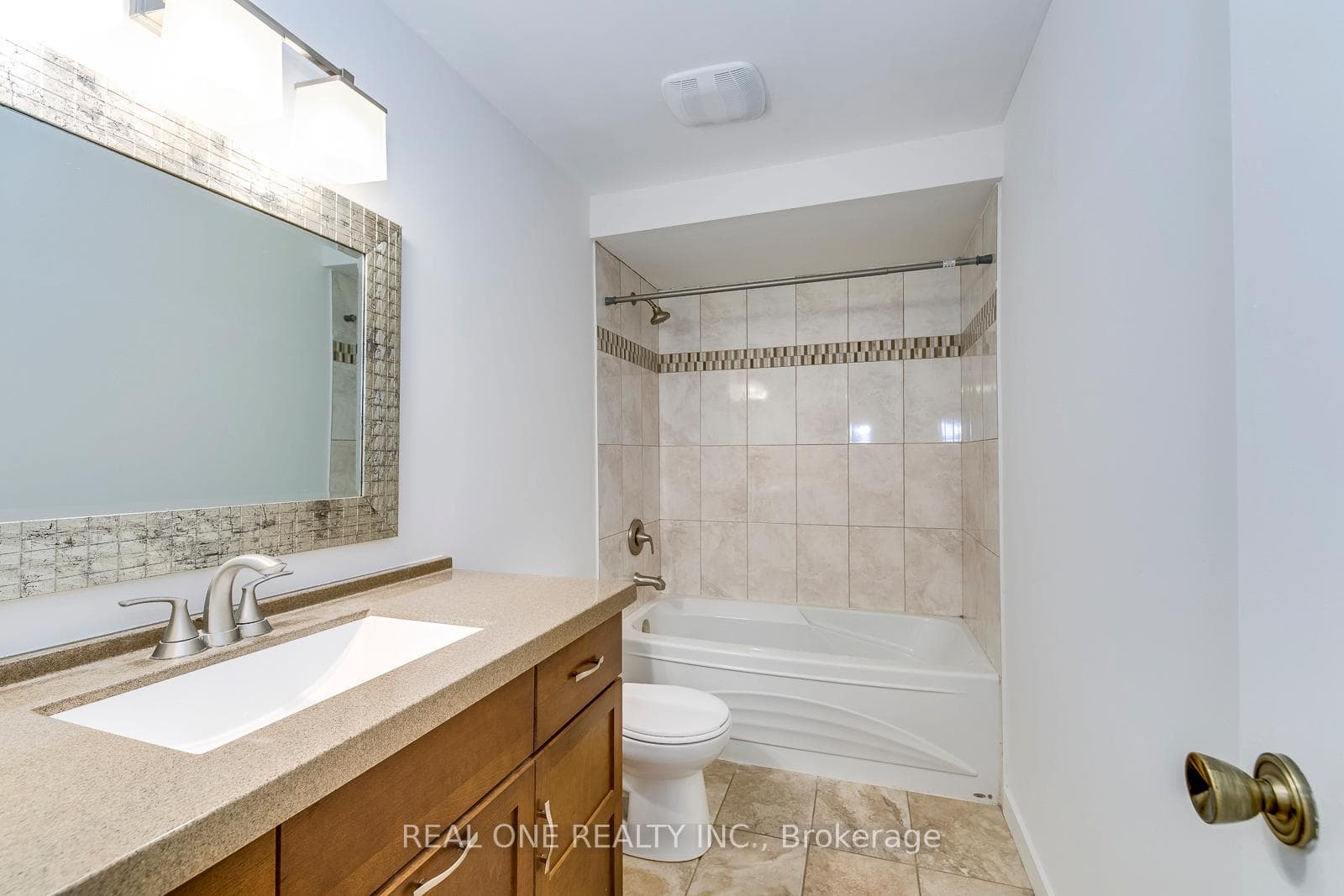 1030 Runnymead Crescent photo 29