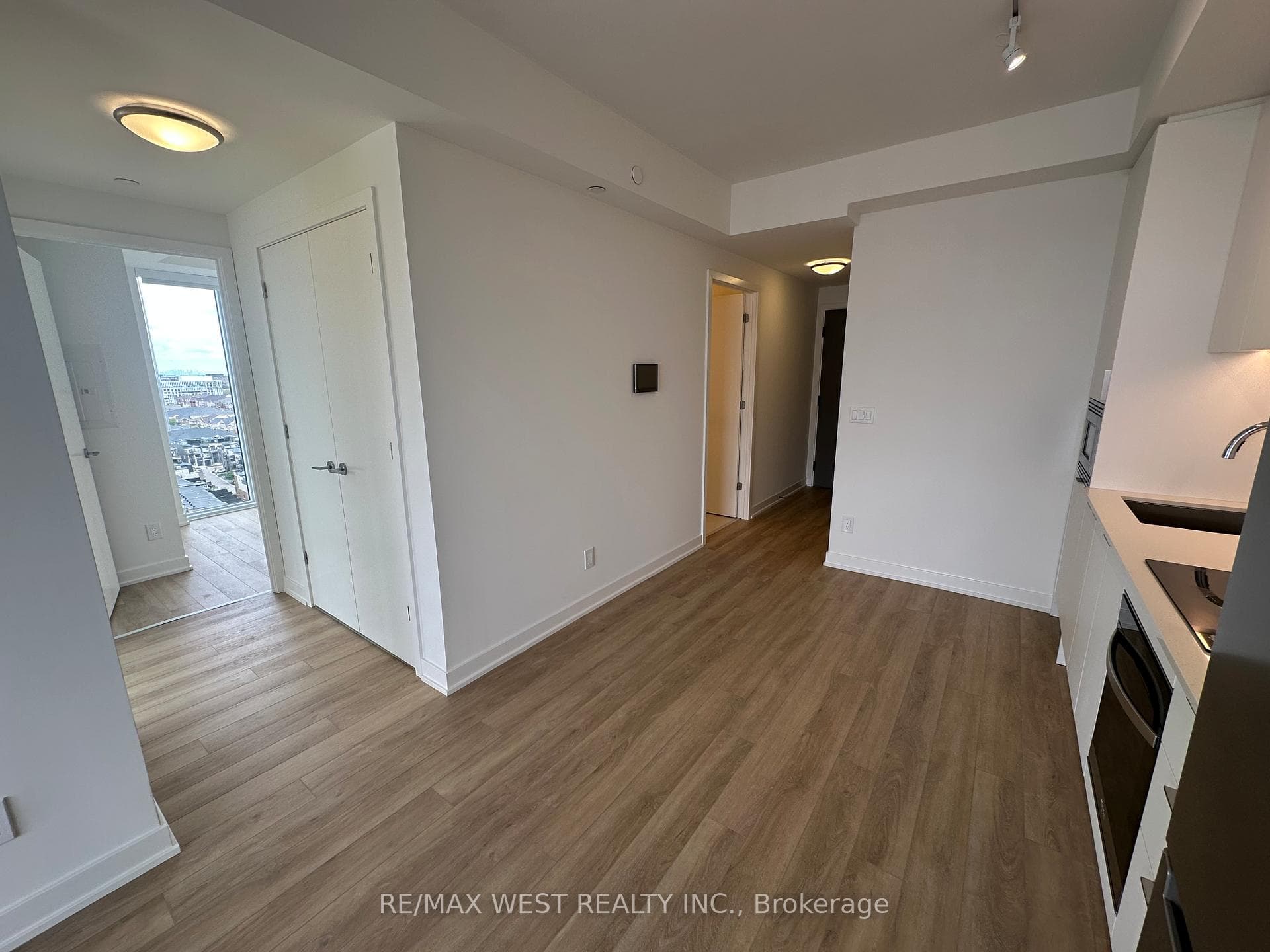 3079 Trafalgar Road Unit 1607 photo 4
