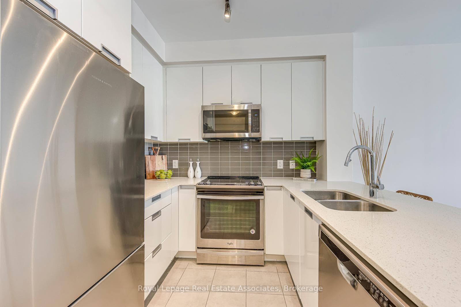 5033 Four Springs Avenue Unit 1416 photo 9