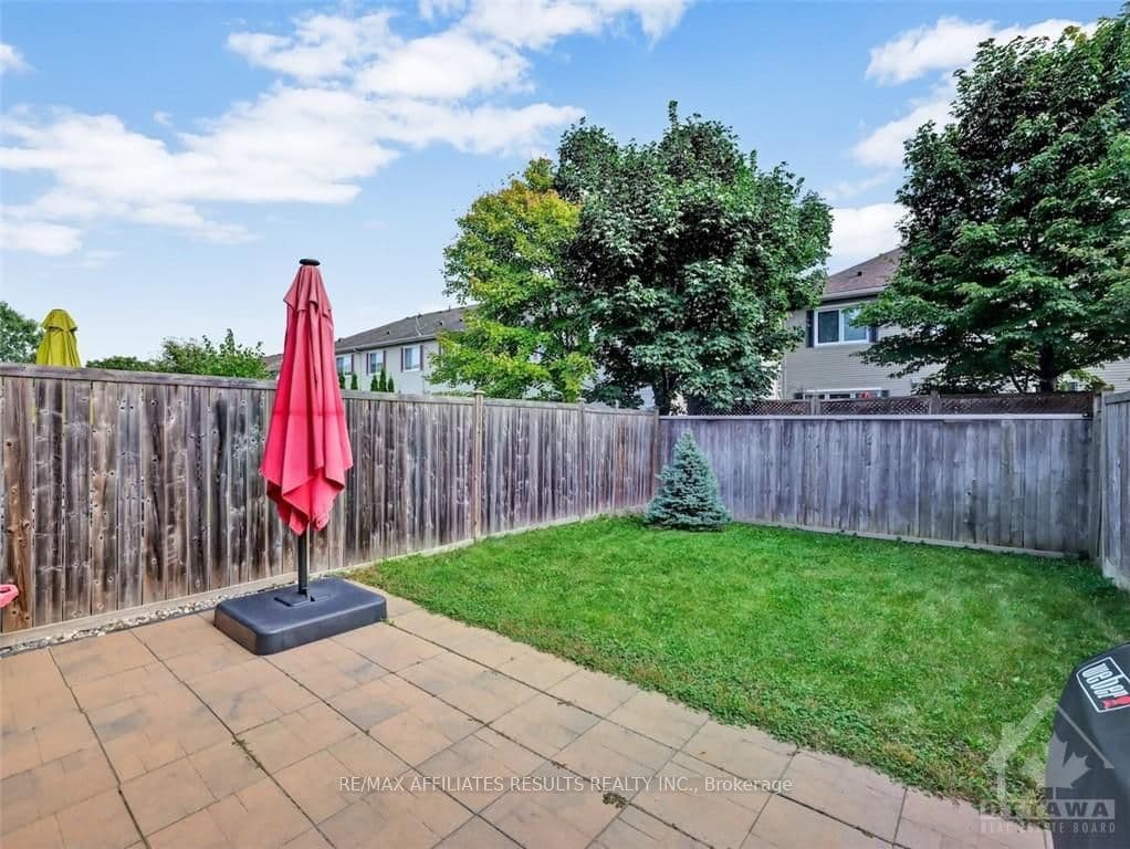 424 ASHBOURNE Crescent photo 27