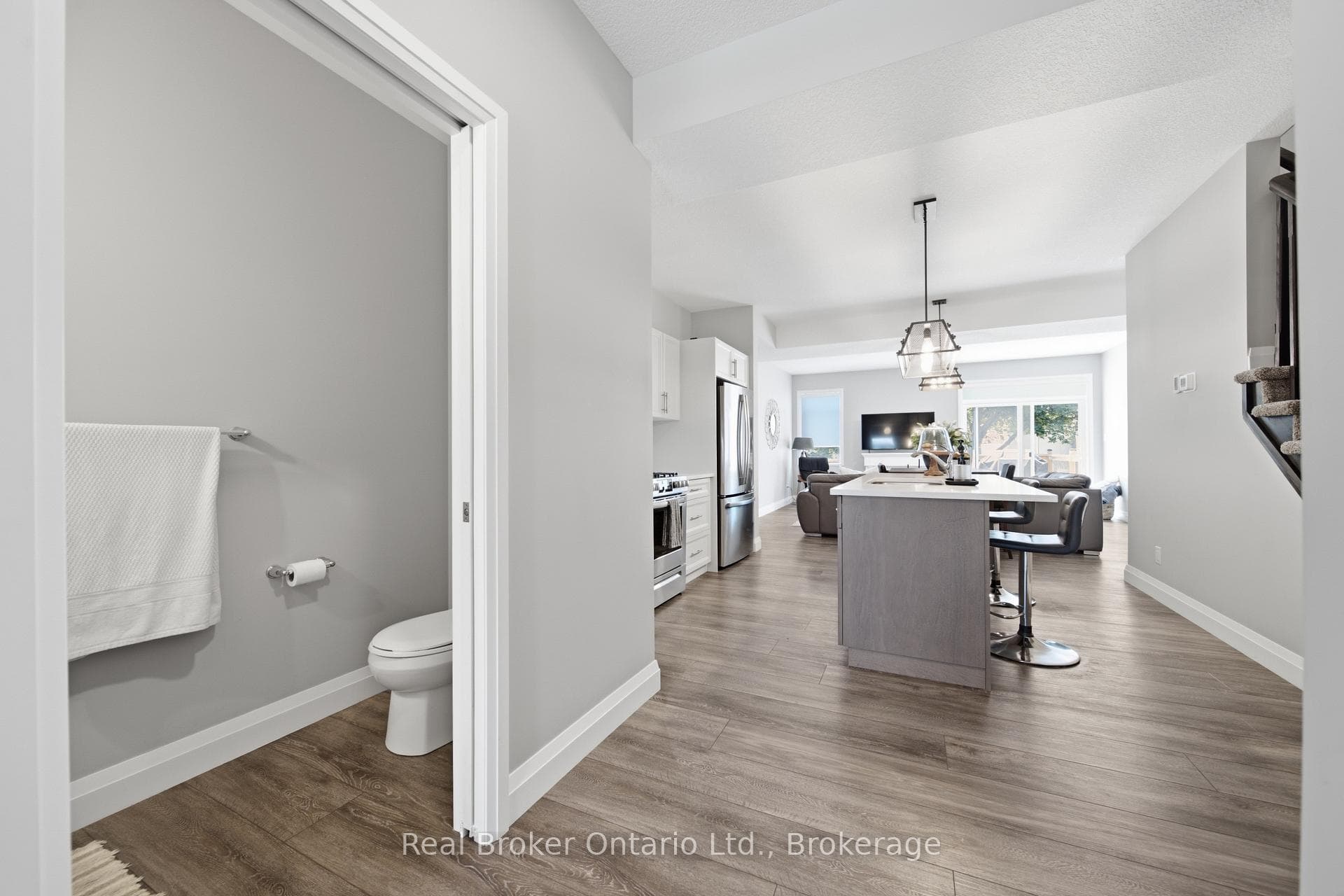 103 Stephenson Way photo 5