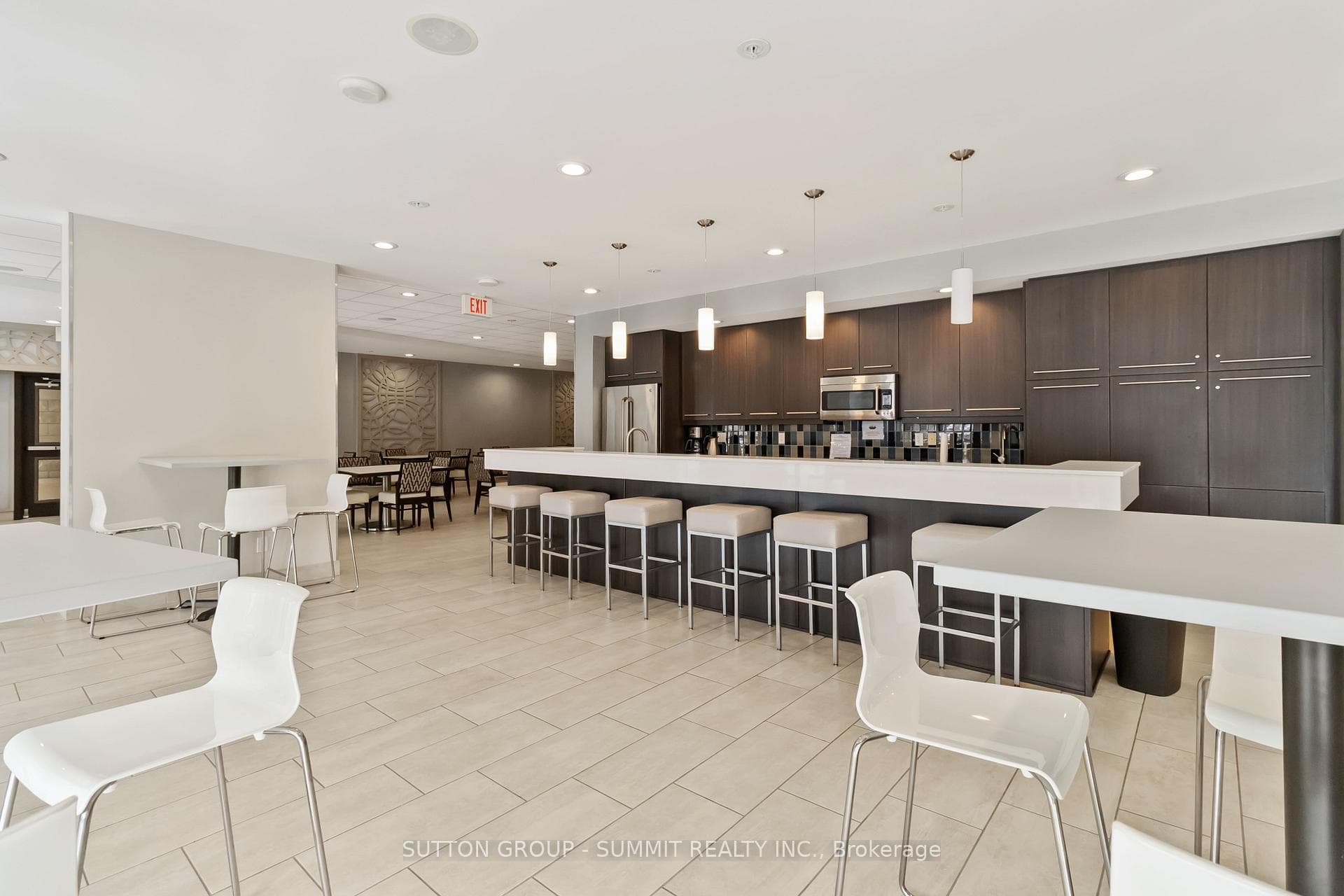 551 Maple Avenue Unit 816 photo 27