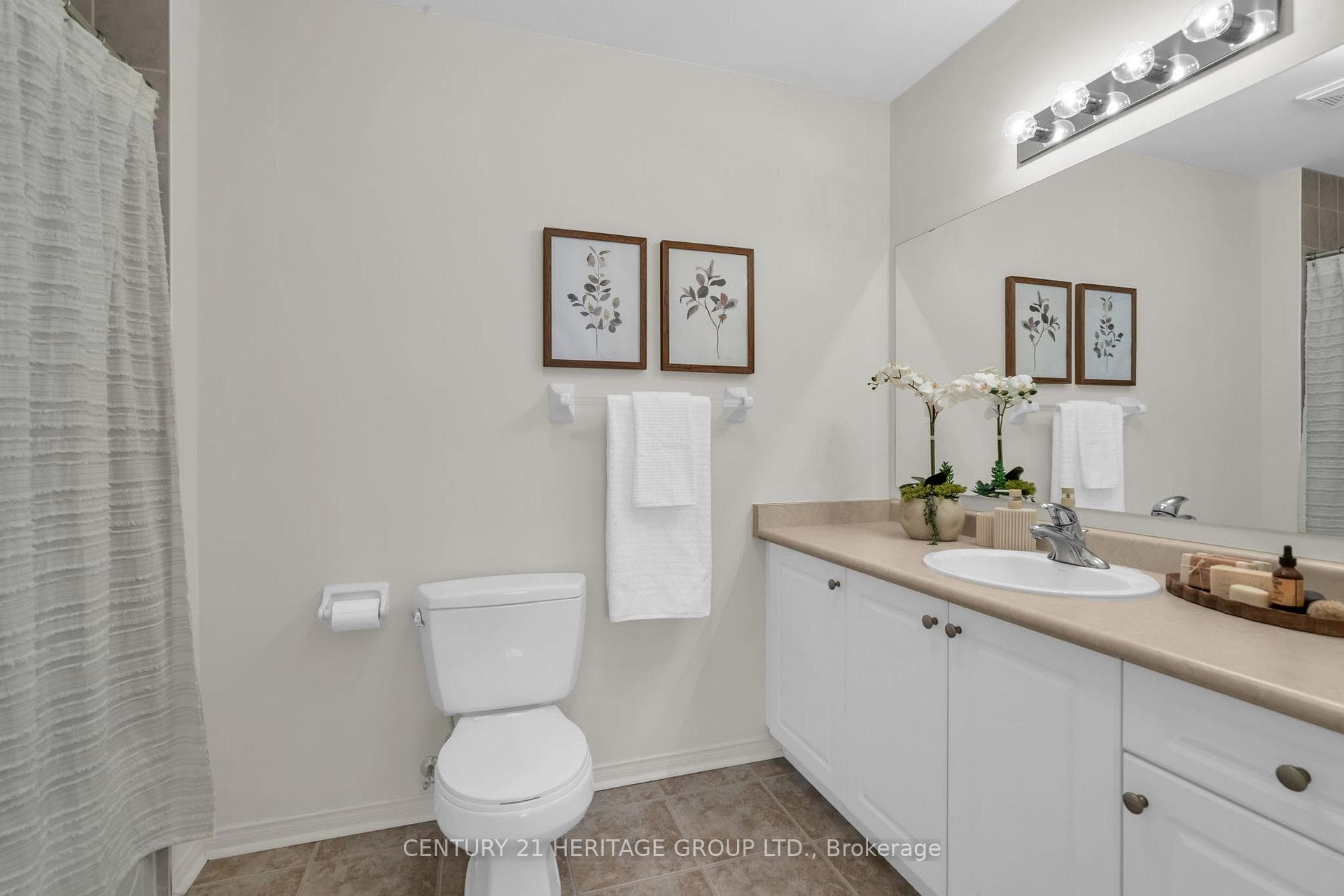 129 Hartford Crescent photo 28