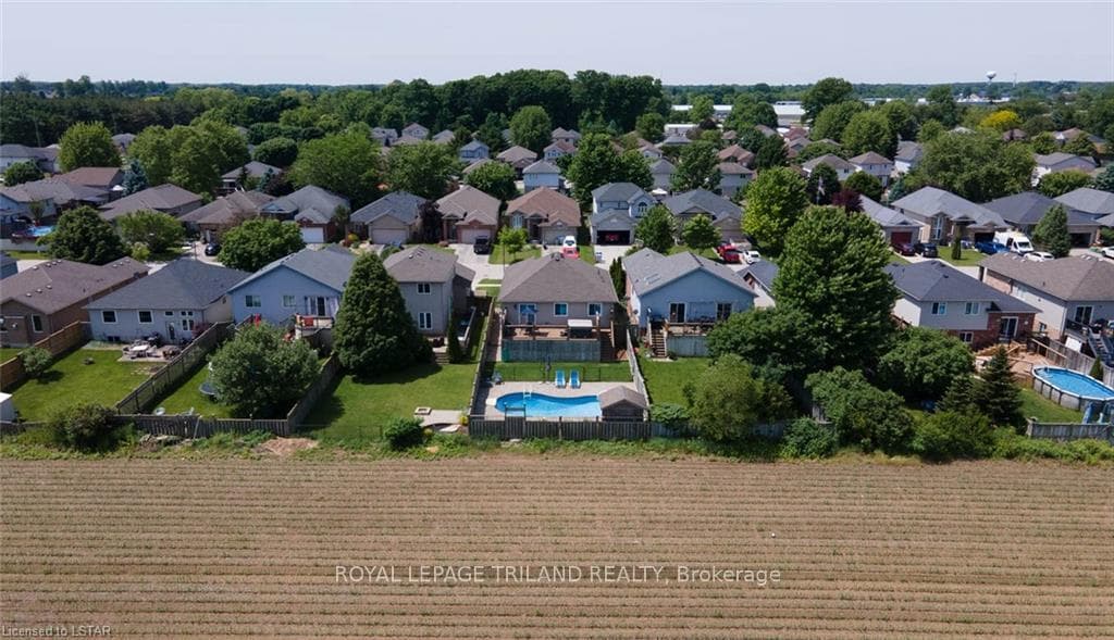 47 WILLOW Crescent photo 8