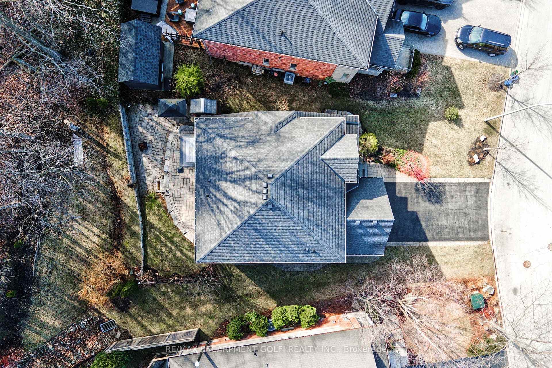 16 Heathcote Court photo 39