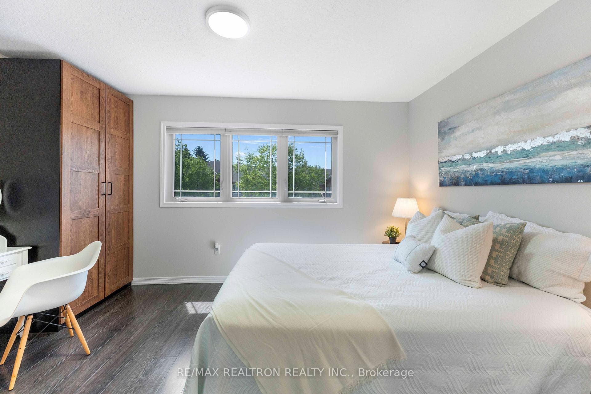 25 ROBINSON Street photo 18