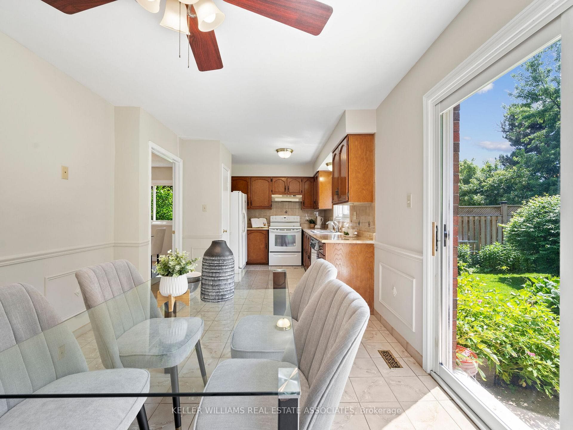 6398 Coachford Way photo 10