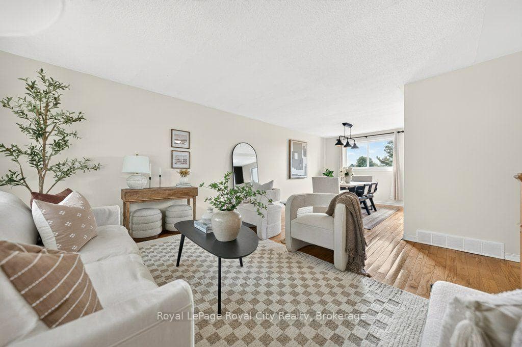 18 Springdale Boulevard photo 8