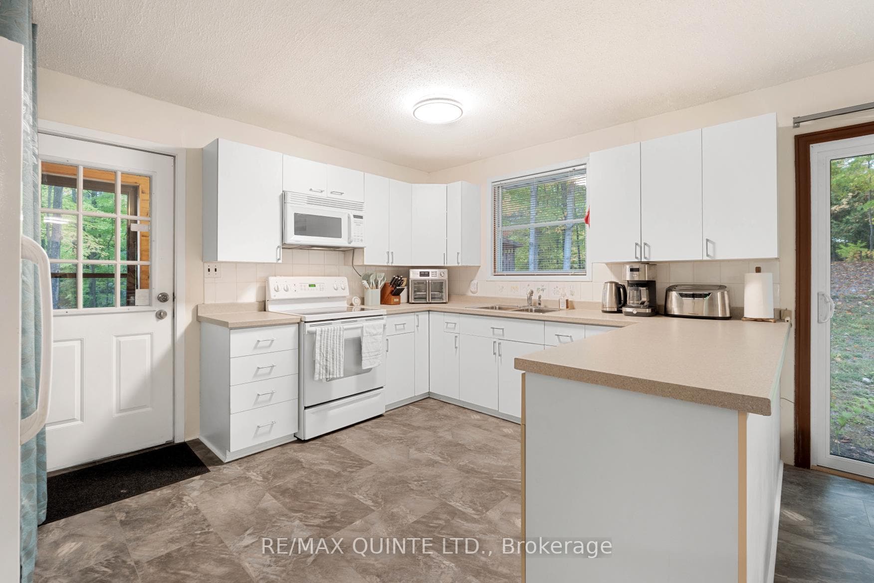 538 Skene Road photo 9