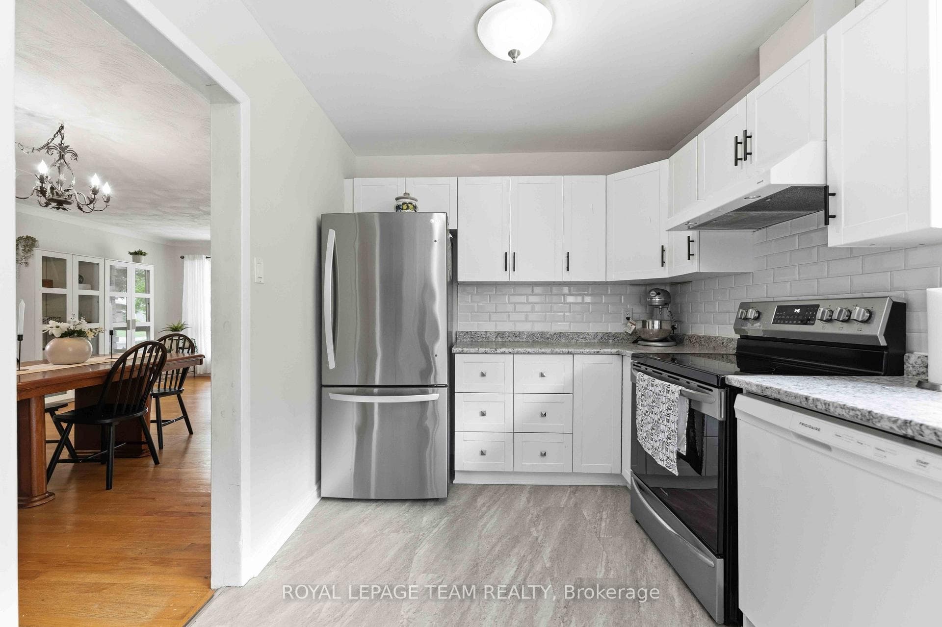 1155 Agincourt Road photo 18