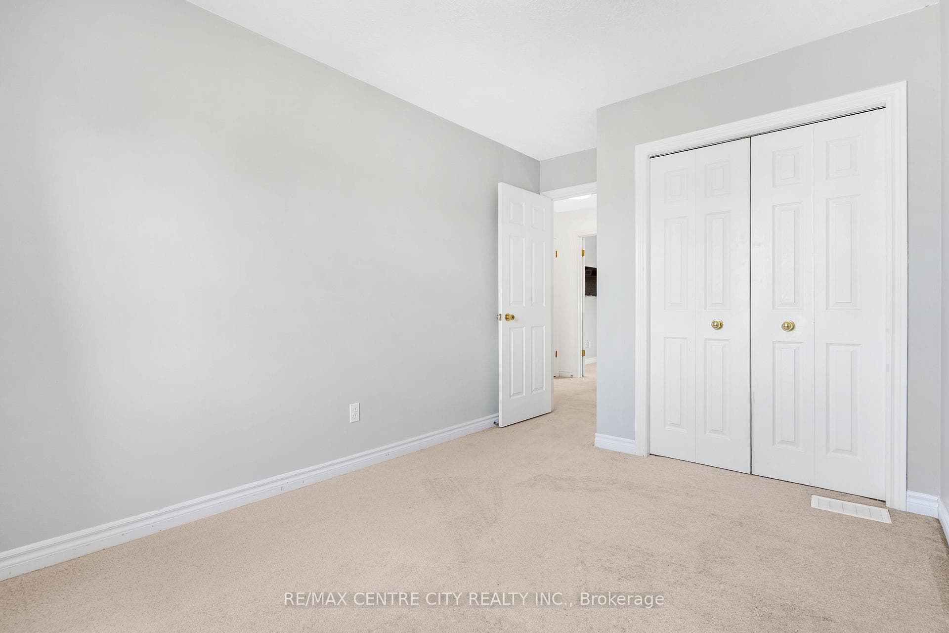 67 Ralgreen Crescent photo 16
