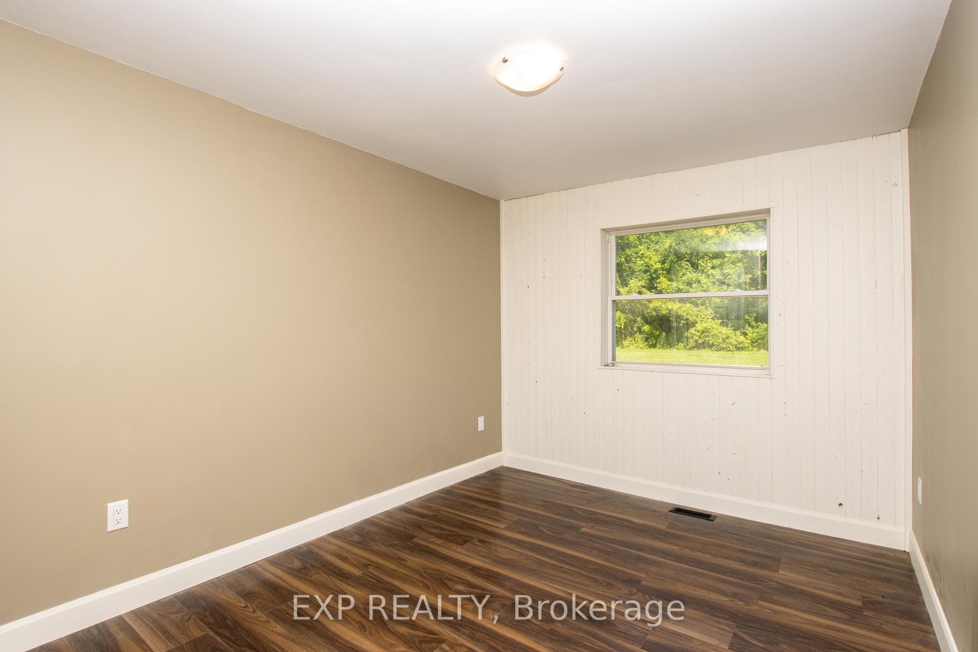 190 MUNROE Street photo 13