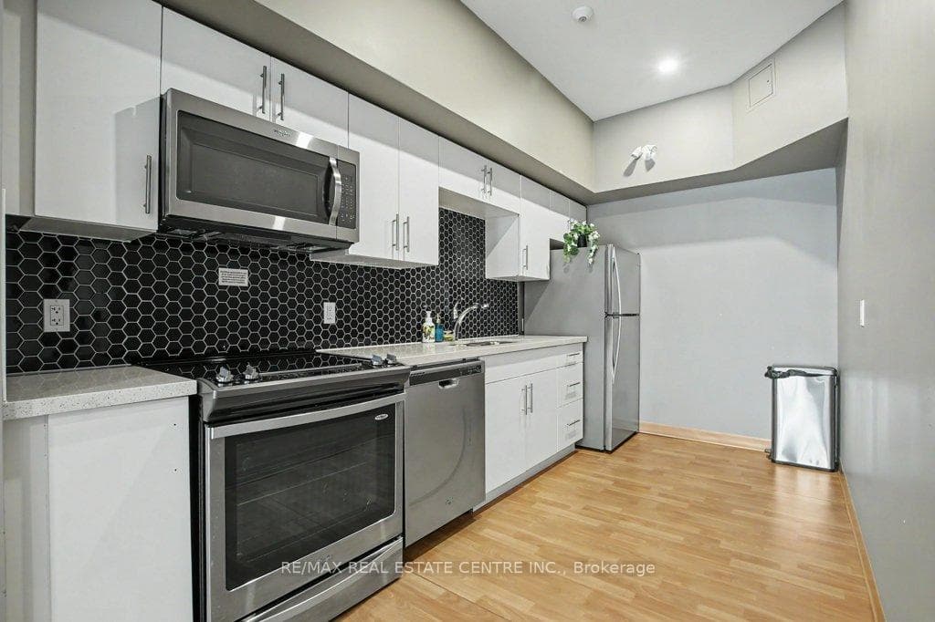 690 King Street Unit 101 photo 29