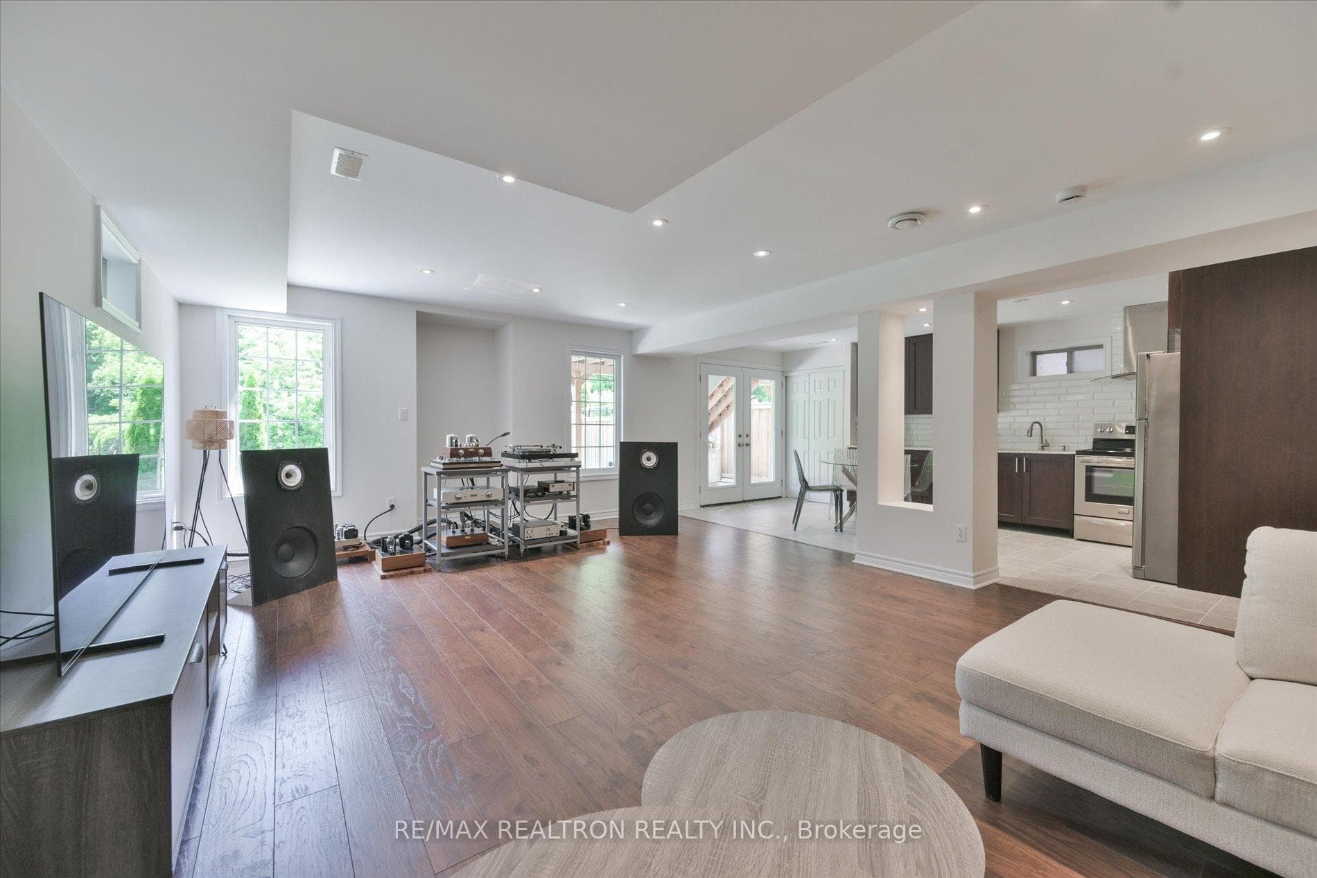 175 William Graham Drive photo 32