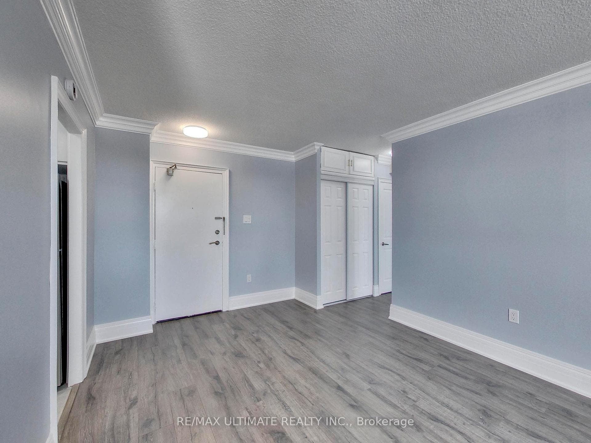541 Blackthorn Avenue Unit 110 photo 8