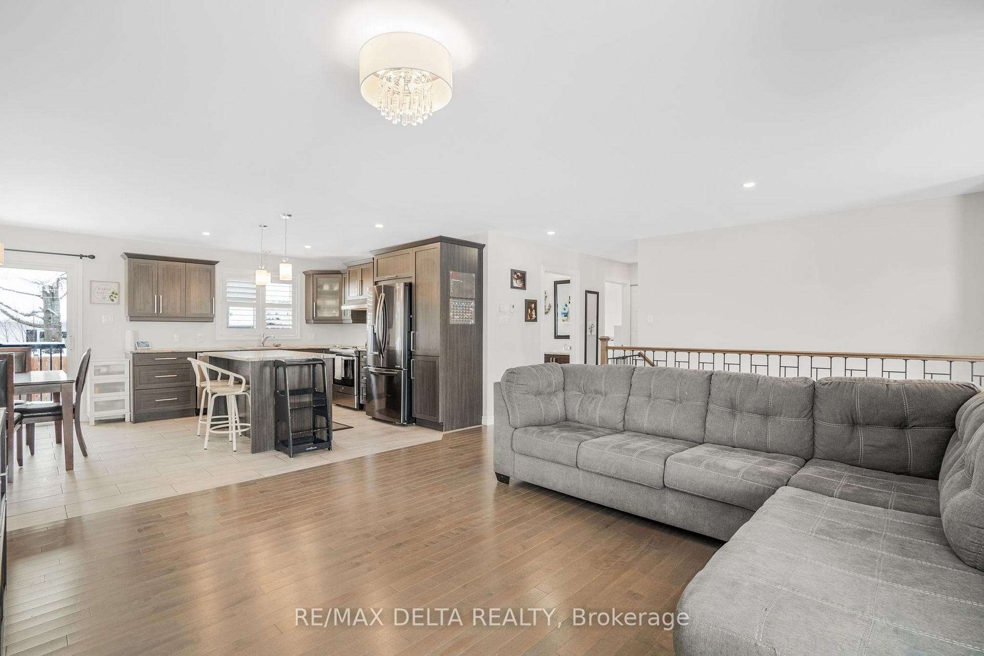 93 Richard Street photo 7