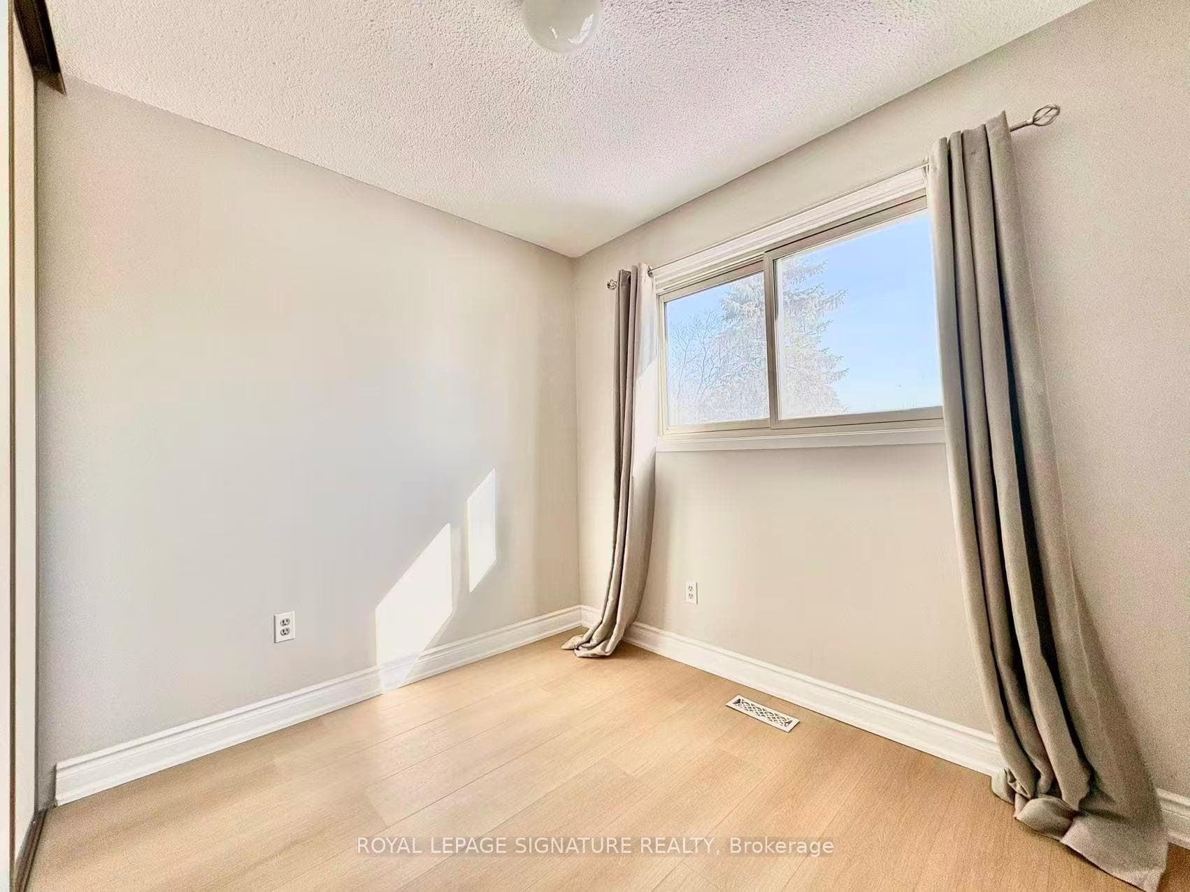 7 Farnham Drive photo 14