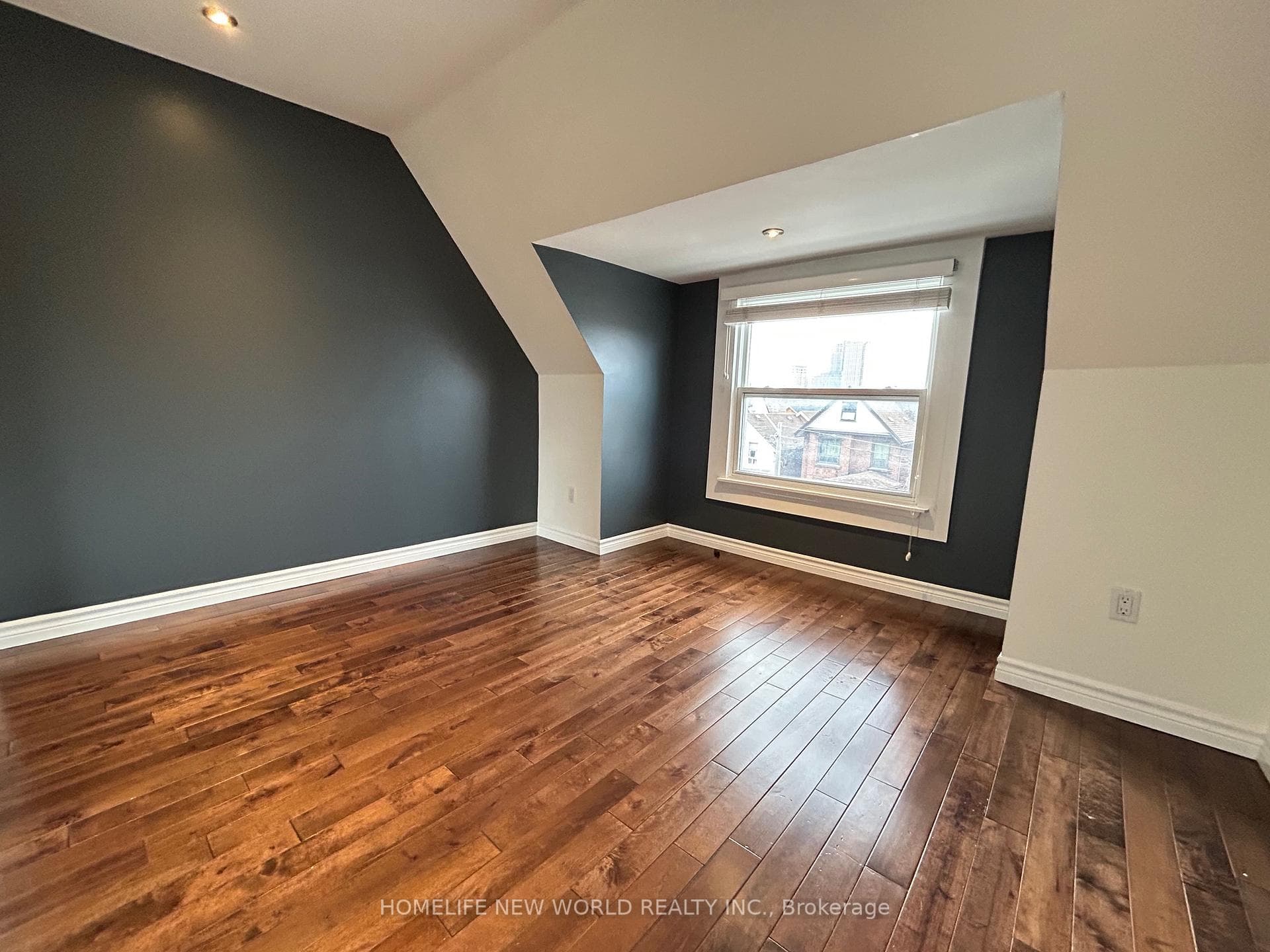 825 Ossington Avenue Unit 2nd Flr photo 18