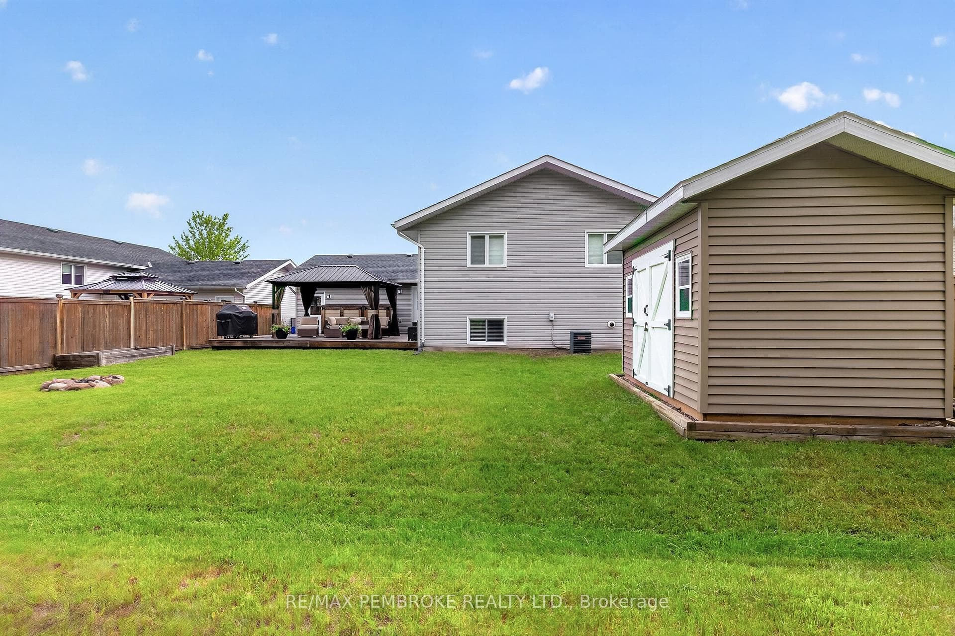 61 Oak Avenue photo 46